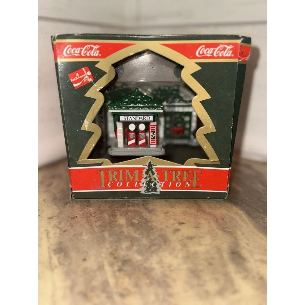 Coca Cola Trim-a-Tree Collection 1930s Service Station‎ (1991)